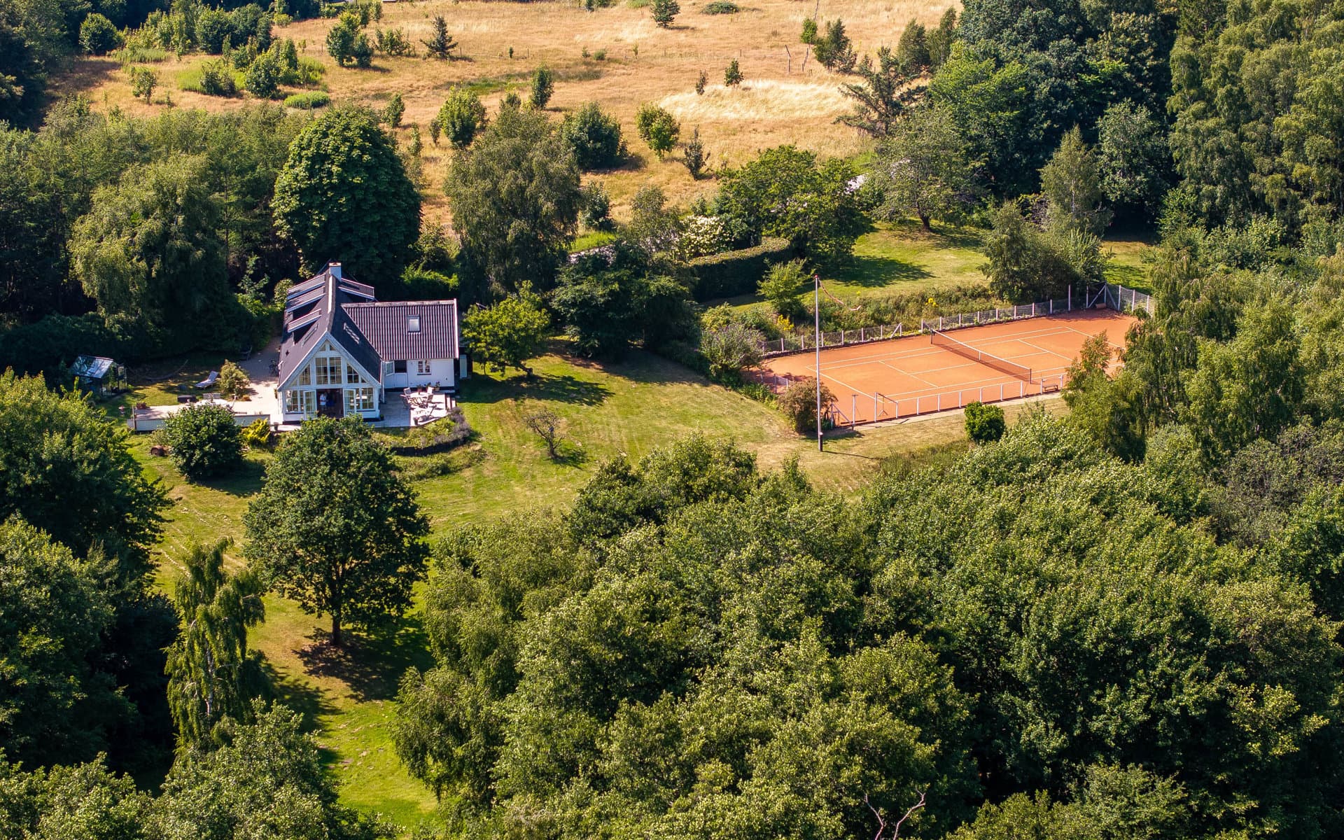 Landejendom med skov og hestefolde ved Ålsgårde — billede 2
