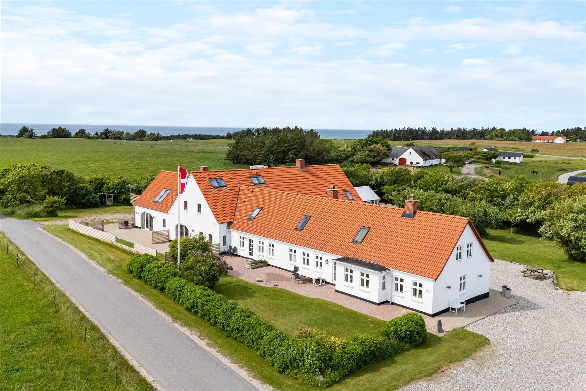 Klitgård få hundrede meter fra Vesterhavet
