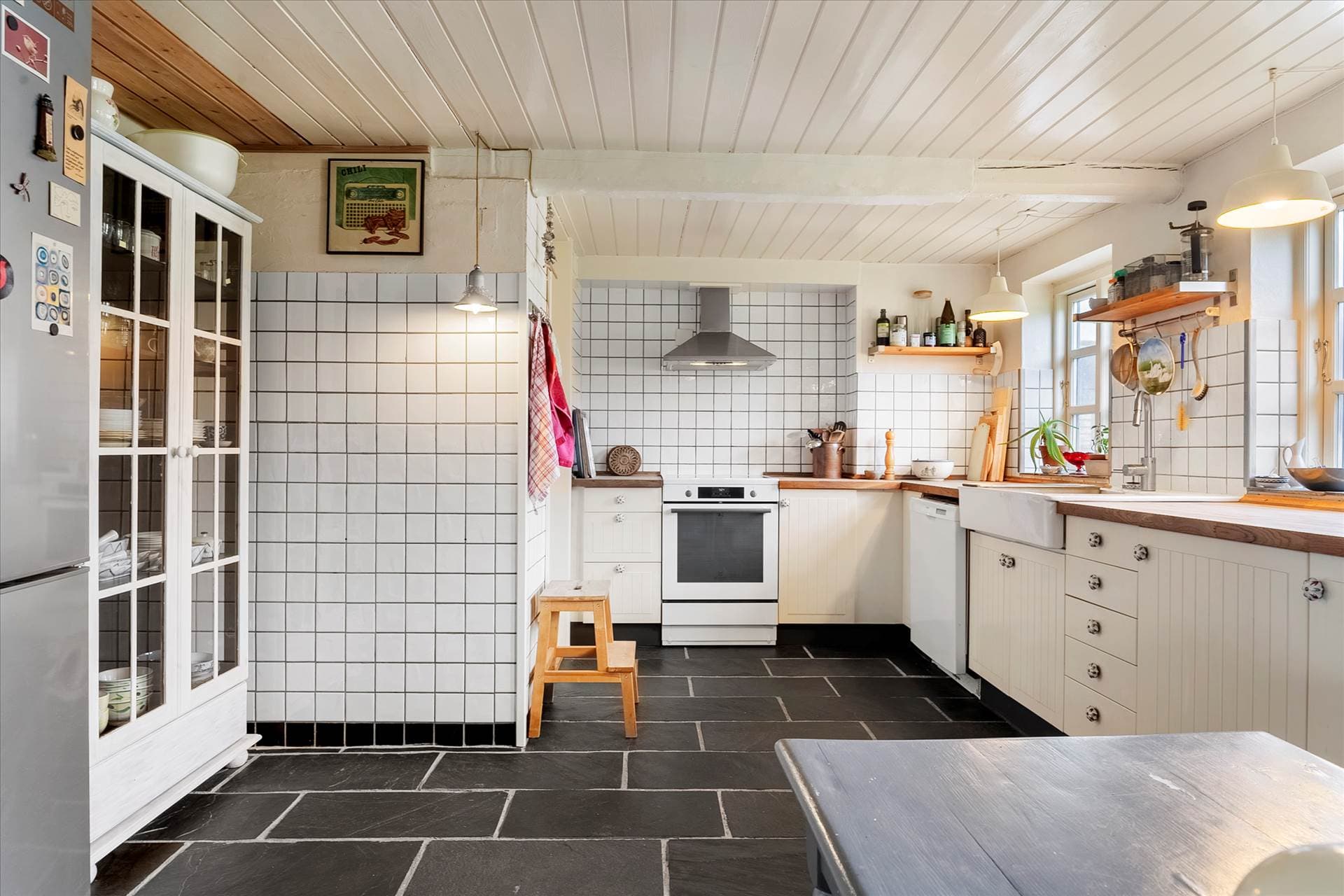 Ø-landejendom med egen skov og sø — billede 3
