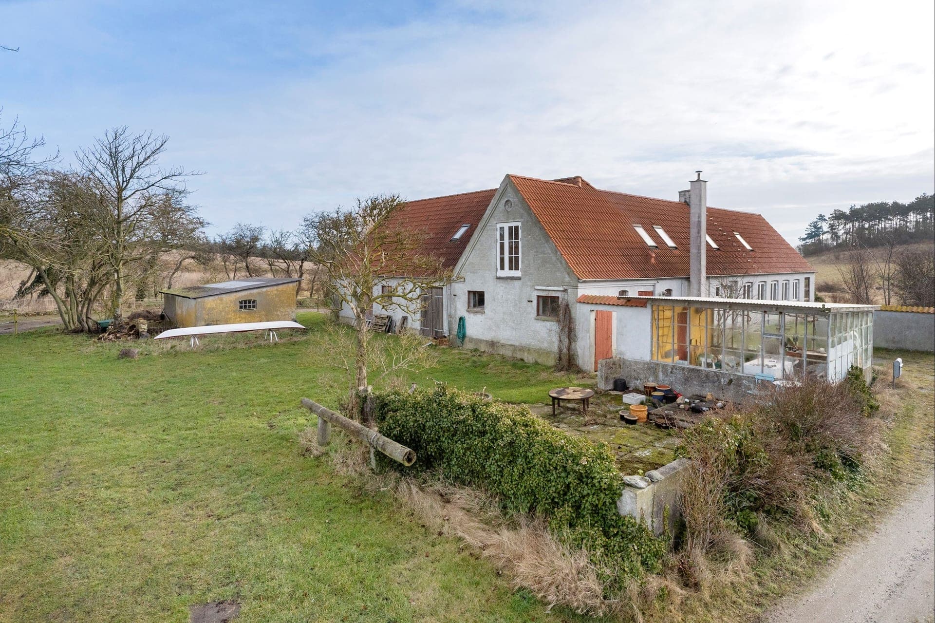 Ø-landejendom med egen skov og sø — billede 8