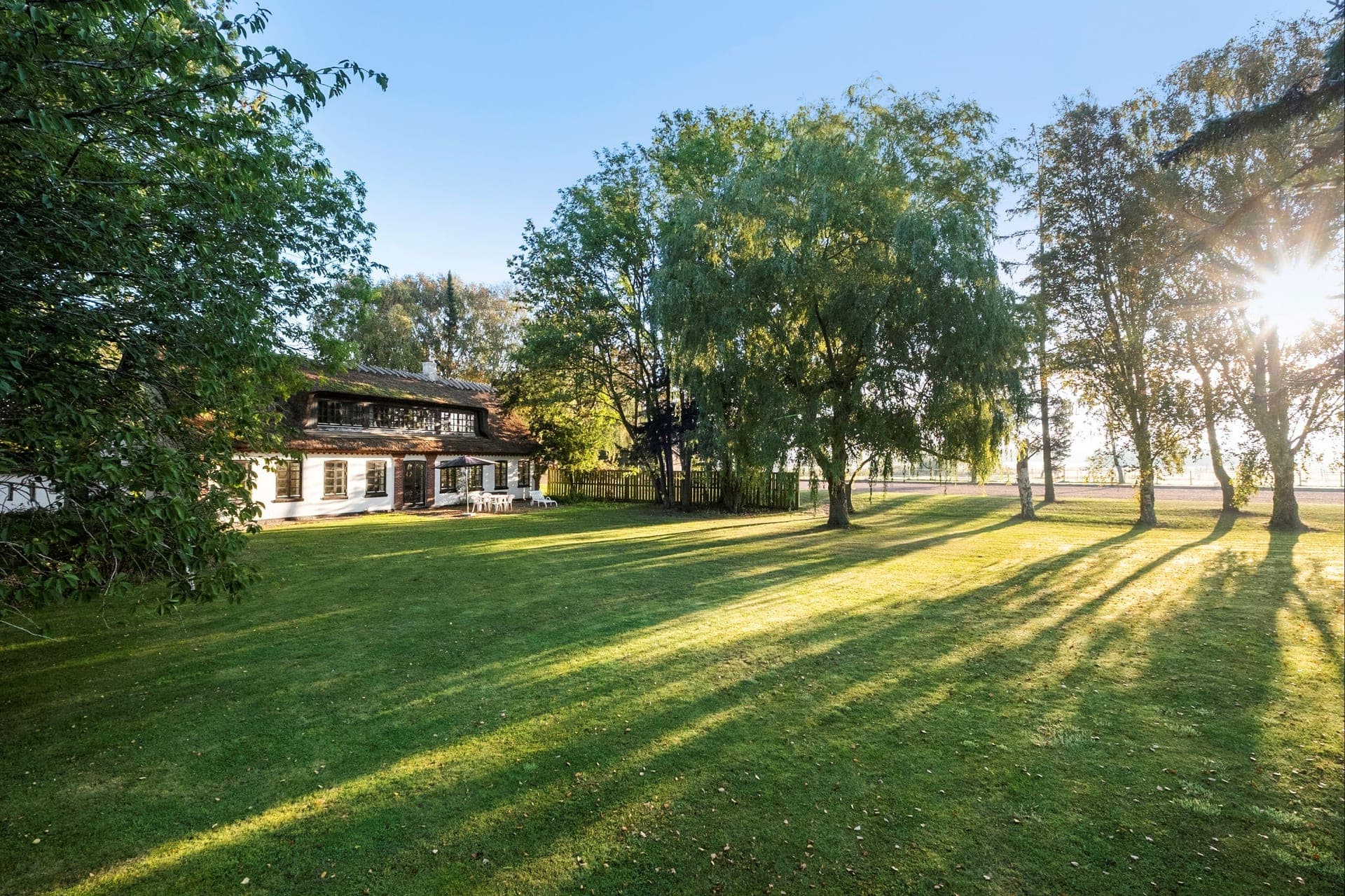 Stråtækt hesteejendom for enden af grusvejen ved Helsinge — billede 10